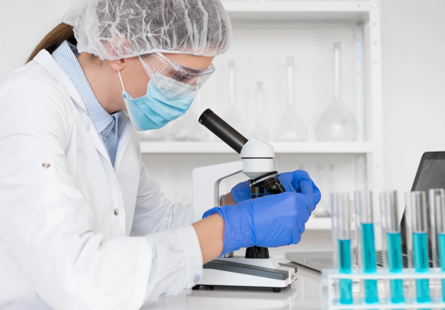 woman-working-laborator